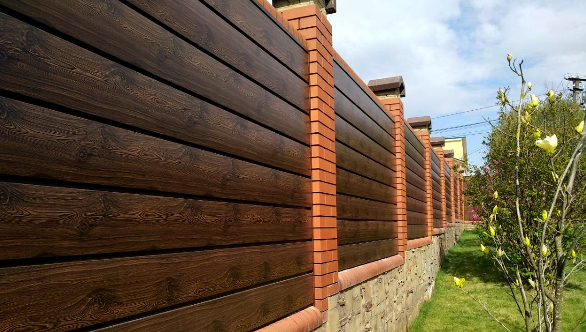 Заборы металлические типа Брус от завода МЕХБУД