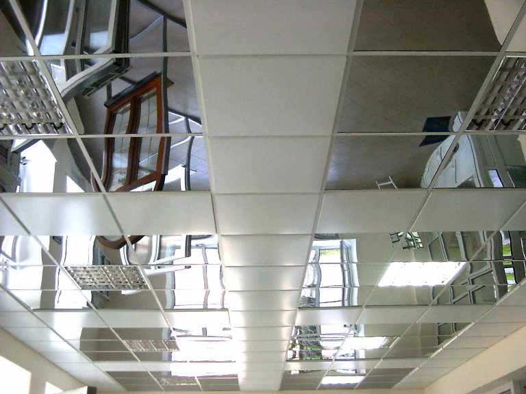 потолок в больнице
