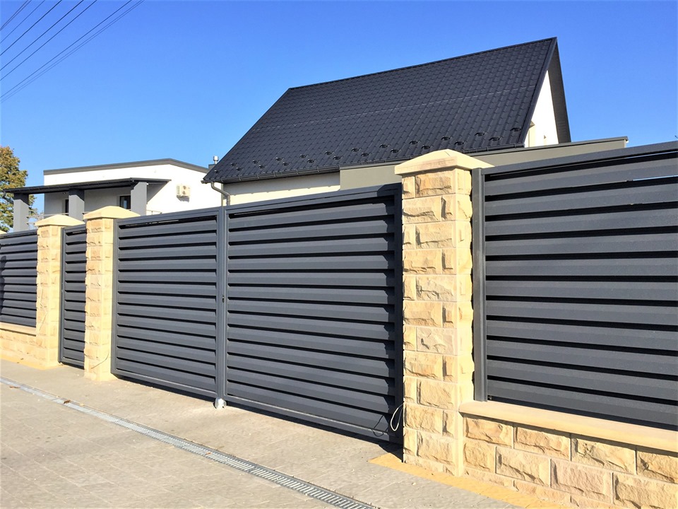 забор металлический